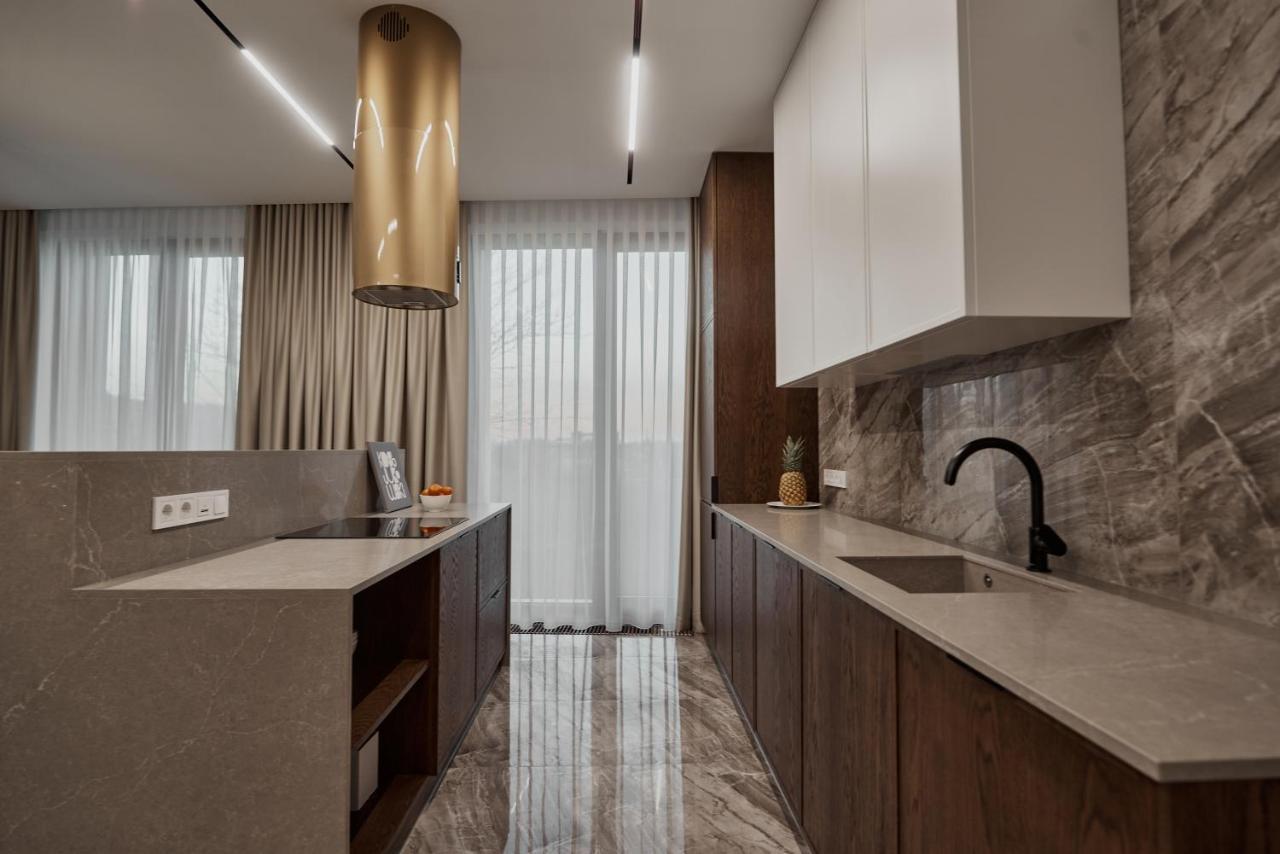 Kostjukowski Apartments Avalon Lviv Exteriör bild